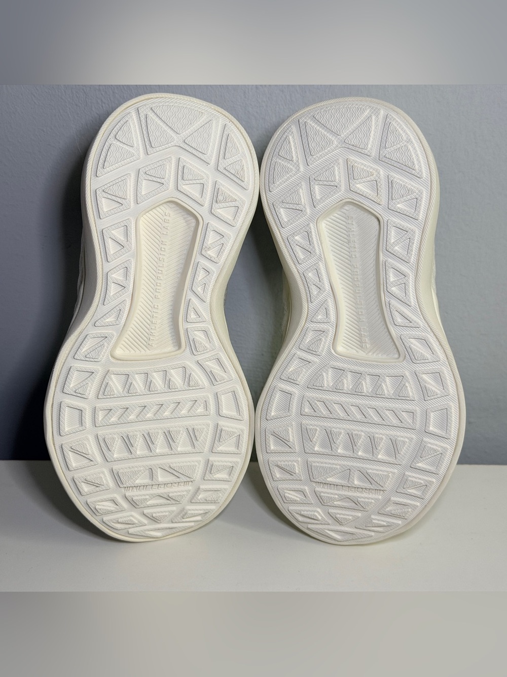 APL TechLoom Wave Kids Shoes Size 10 Ivory/Iron Ribbed – Brand New in Box - Picture 7 of 14